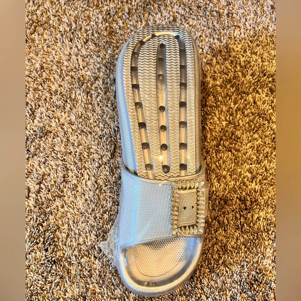 Sandals - Picture 4 of 4